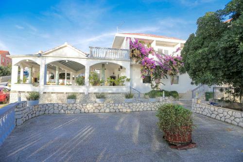 Apartments Uvala Plemic