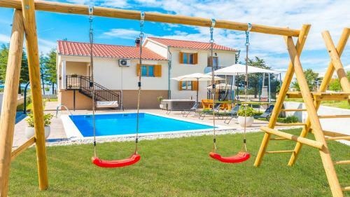 New! Holiday Home Tina With Pool