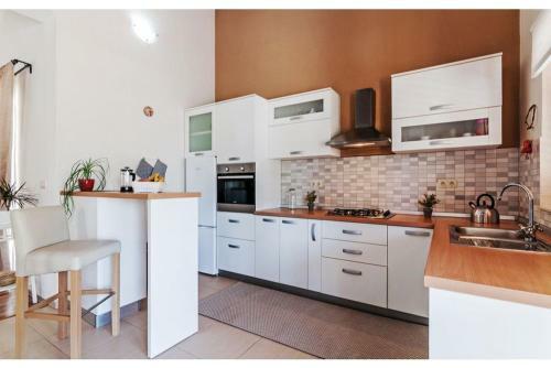 Tina Holiday House