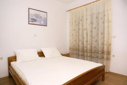 Seaside Apartments With A Swimming Pool Puntinak, Brac - 769