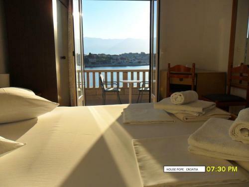 Beachfront House Pope B&B