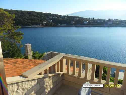 Beachfront House Pope B&B