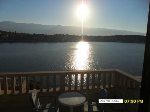 Beachfront House Pope B&B