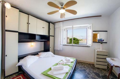 Beachfront House Pope B&B