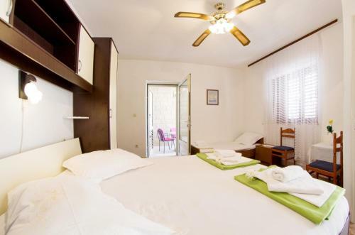 Beachfront House Pope B&B