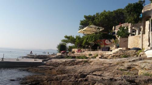Beachfront House Pope B&B