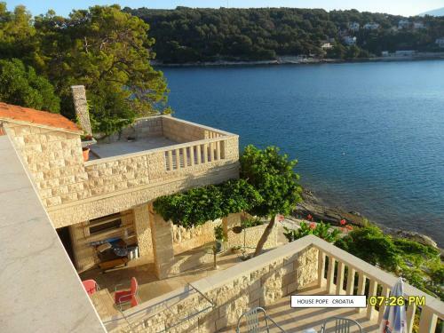 Beachfront House Pope B&B