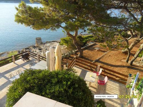 Beachfront House Pope B&B