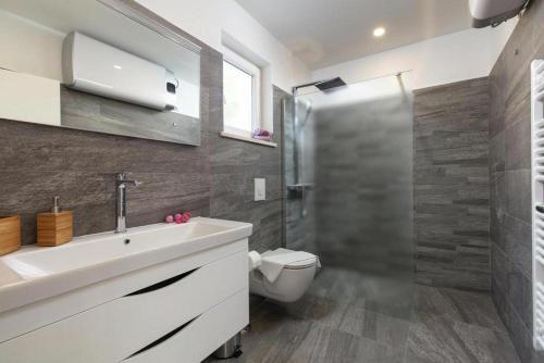 Apartments Nona In Selca - Sumartin