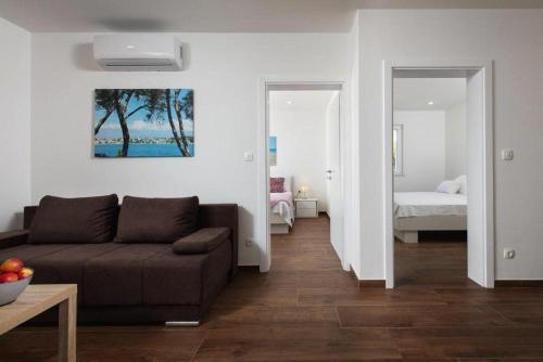 Apartments Nona In Selca - Sumartin