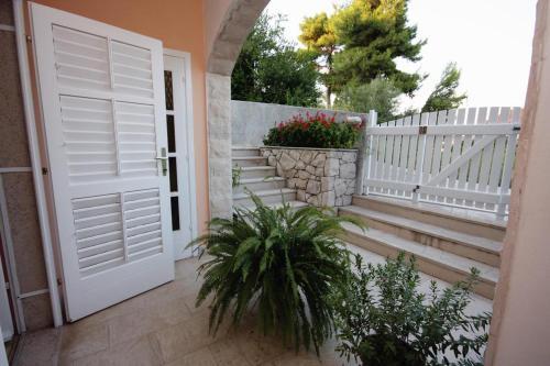 Apartments By The Sea Puntinak, Brac - 718