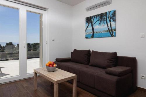 Apartments Nona In Selca - Sumartin