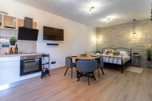 Teona Luxury Studio Apartment With Jacuzzi And Terrace Sea View