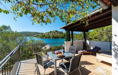 Stunning Home In Sali With Wifi And 2 Bedrooms