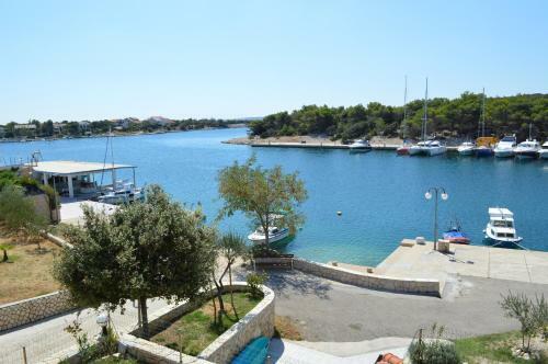 Hostal Apartments Lovro Simuni