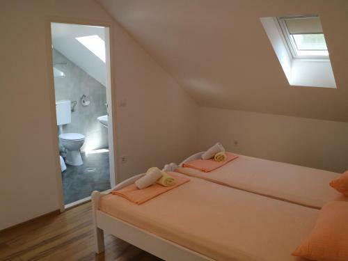 Studio Apartments & Rooms Lela