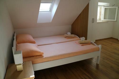 Studio Apartments & Rooms Lela
