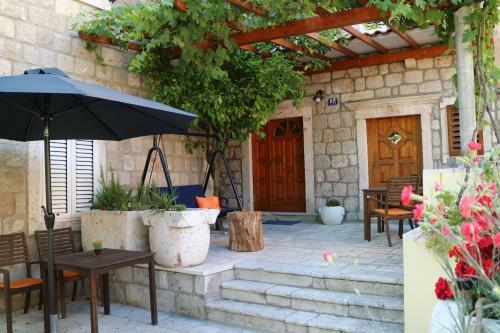 Studio Apartments & Rooms Lela