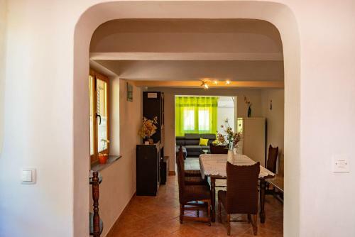 Holiday House K&K
