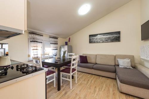 Apartments By The Sea Privlaka, Zadar - 14569