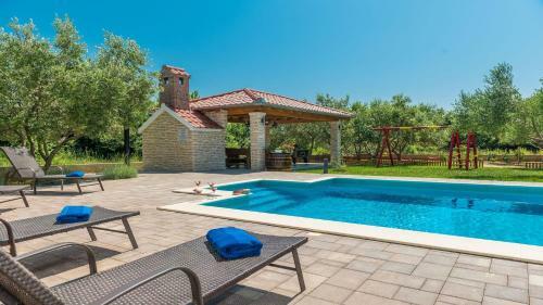 Brandneue Villa Mit Pool