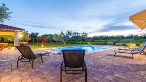 Brandneue Villa Mit Pool