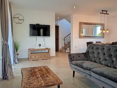 Villa Casa Di Marko-new Modern Rustic House With Pool!