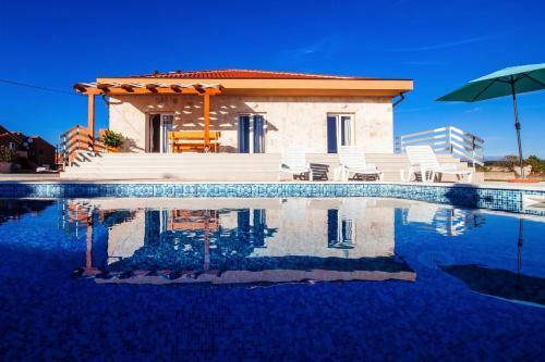 Poolincluded - Villa Privlaka