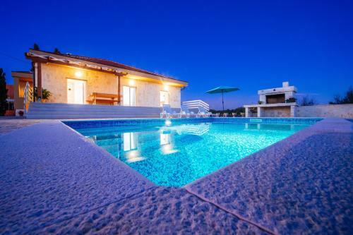 Poolincluded - Villa Privlaka