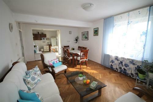Sunshine Holiday Home