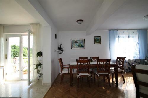 Sunshine Holiday Home