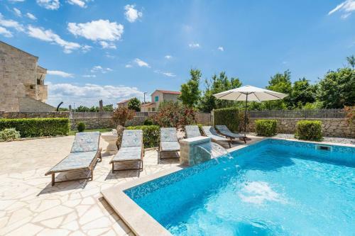 Villa Karin With Heated Pool
