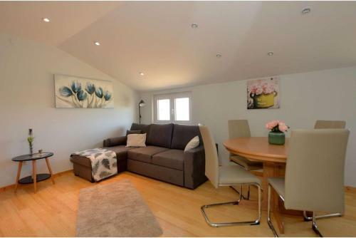 Simoni Apartment House With Pool