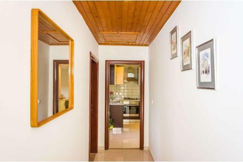 Simoni Apartment House With Pool
