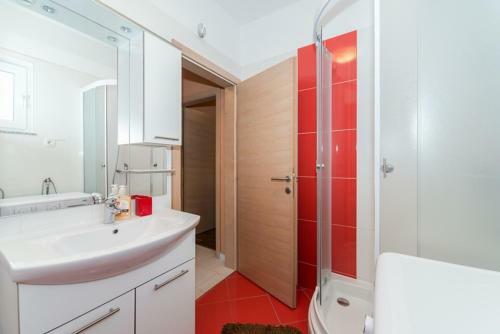 Apartments Maestral In Privlaka, 70m From The Beach