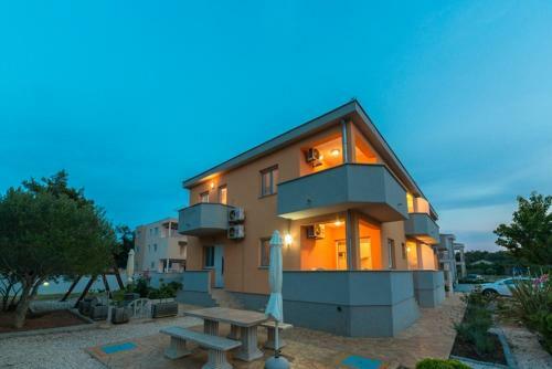 Apartments Maestral In Privlaka, 70m From The Beach