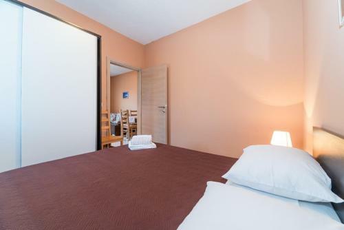 Apartments Maestral In Privlaka, 70m From The Beach