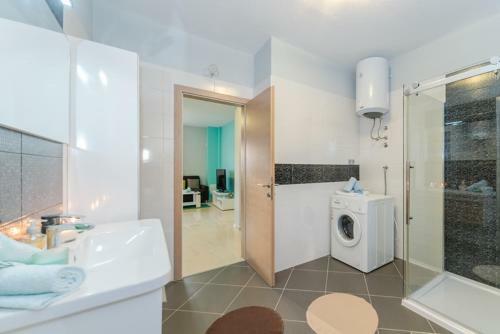 Apartments Maestral In Privlaka, 70m From The Beach