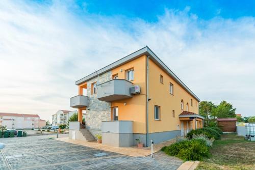 Apartments Maestral In Privlaka, 70m From The Beach