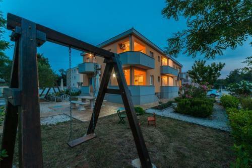 Apartments Maestral In Privlaka, 70m From The Beach