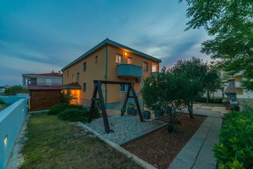 Apartments Maestral In Privlaka, 70m From The Beach