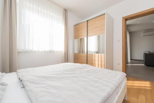Apartments By The Sea Privlaka, Zadar - 18573