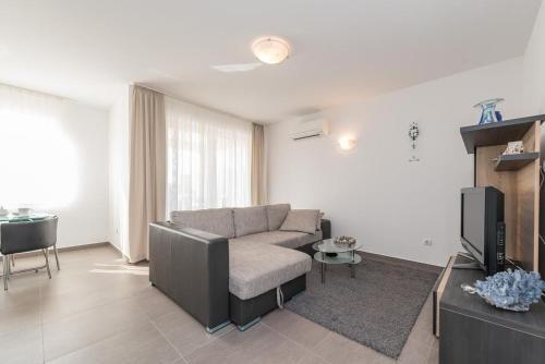 Apartments By The Sea Privlaka, Zadar - 18573