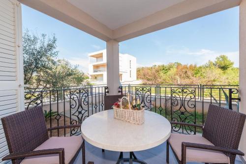 Apartments By The Sea Privlaka, Zadar - 18573