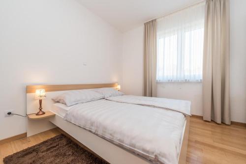 Apartments By The Sea Privlaka, Zadar - 18573