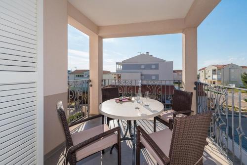 Apartments By The Sea Privlaka, Zadar - 18573
