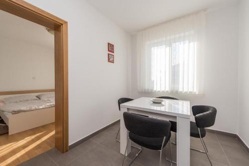 Apartments By The Sea Privlaka, Zadar - 18573