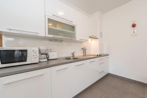 Apartments By The Sea Privlaka, Zadar - 18573