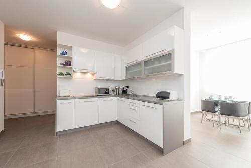 Apartments By The Sea Privlaka, Zadar - 18573