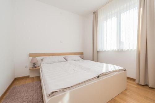 Apartments By The Sea Privlaka, Zadar - 18573
